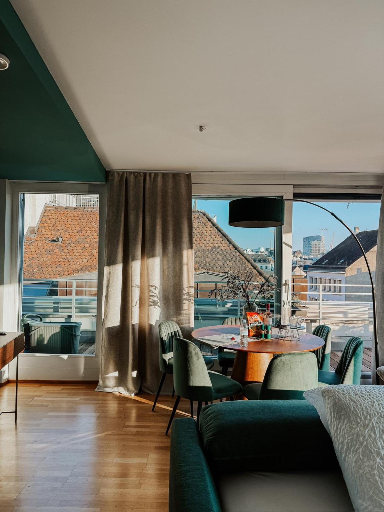 Just Sunny - Rooftop Mitten In Der Stadt